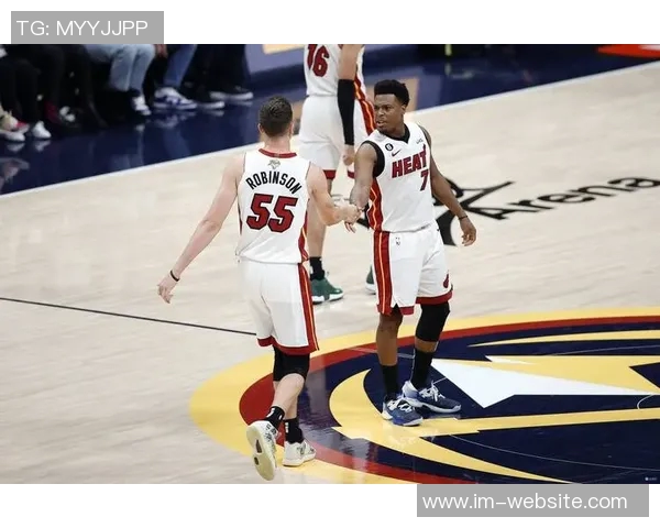 埃奇库姆表现出色四记三分助球队获胜贡献14分6篮板4助攻正负值11成为首发最高 埃奇库姆表现出色四记三分助球队获胜贡献14分6篮板4助攻正负值11成为首发最高