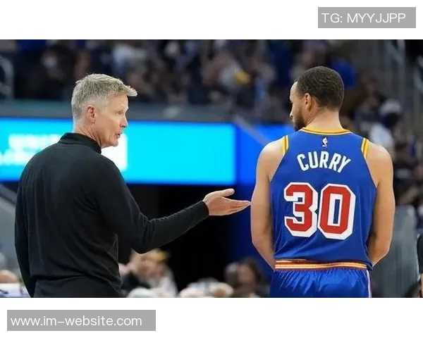 库里谈无球掩护的重要性以提升科尔进攻体系的效率与团队配合 库里谈无球掩护的重要性以提升科尔进攻体系的效率与团队配合