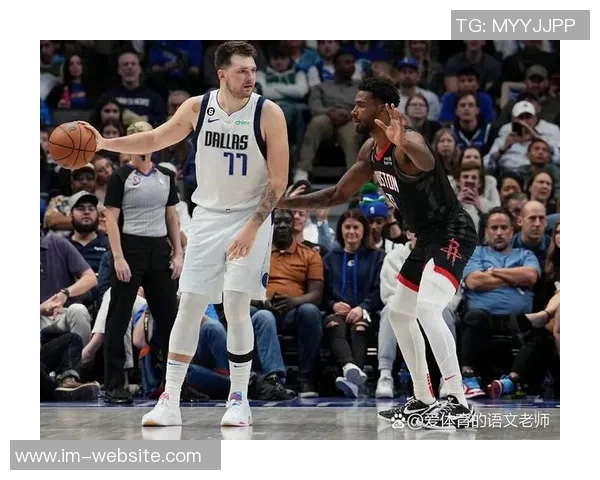 曼恩火力全开7投6中三分球完美表现助力球队拿下15分与3个篮板 曼恩火力全开7投6中三分球完美表现助力球队拿下15分与3个篮板