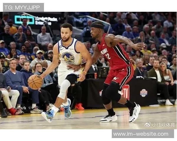 科尔感激库里和巴特勒的场边支持这对年轻球员成长至关重要