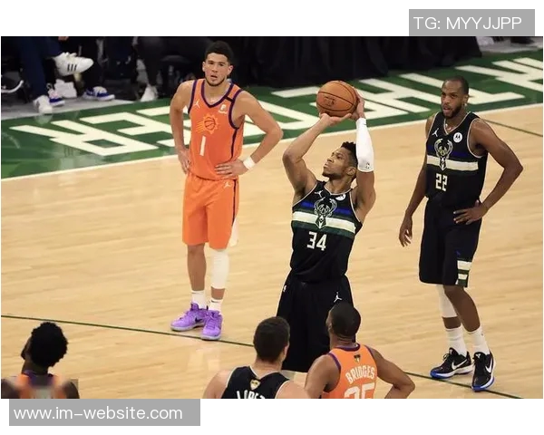 南斯表现起伏10投仅中2罚球稳健贡献11分并抢下5个前板与3次抢断 南斯表现起伏10投仅中2罚球稳健贡献11分并抢下5个前板与3次抢断