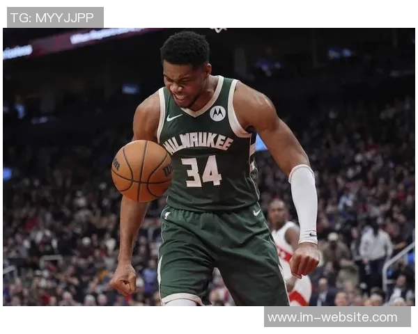 字母哥奋力拼搏半场贡献15分6板球队却落后19分艰难追赶之路 字母哥奋力拼搏半场贡献15分6板球队却落后19分艰难追赶之路