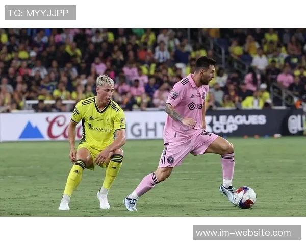 迈阿密国际首失一球门将失误送点苏里奇稳健罚入扳平比分 迈阿密国际首失一球门将失误送点苏里奇稳健罚入扳平比分