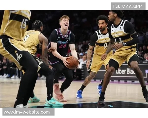 哈克斯替补出彩12投9中高效贡献19分5助攻2抢断助力球队胜利